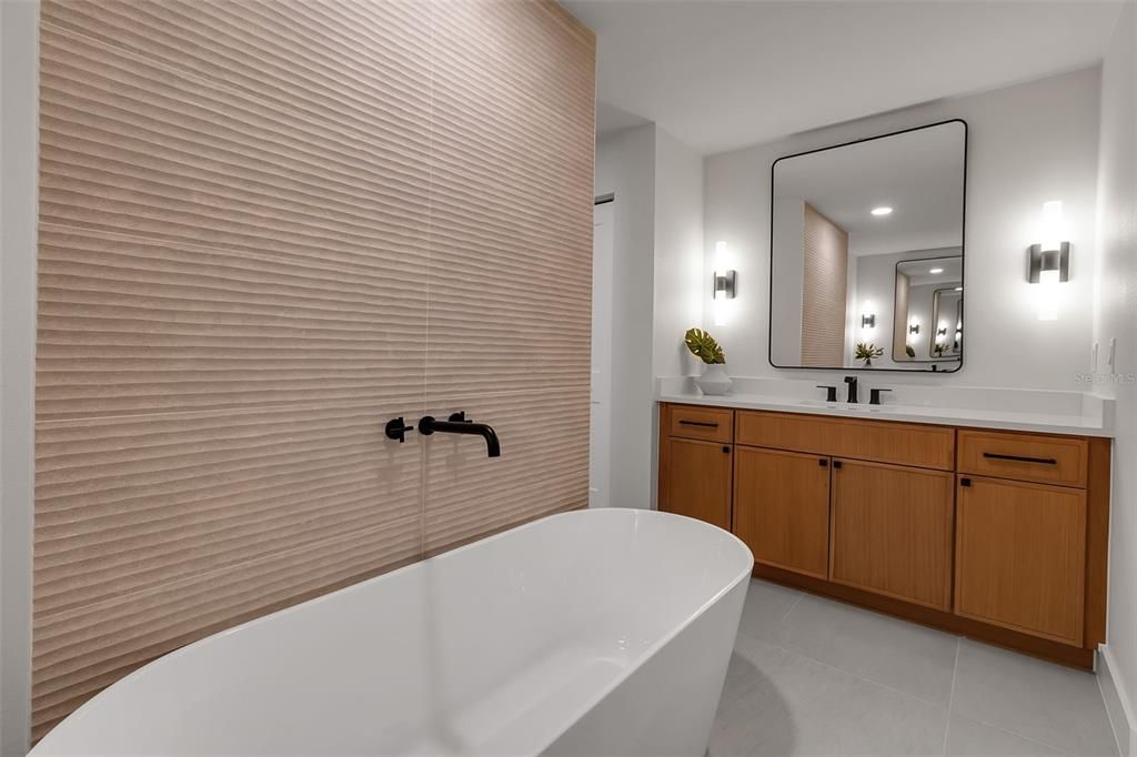 Bathroom, Dual Sink Vanities, Free Standing Baths, Interior, Recessed Lighting