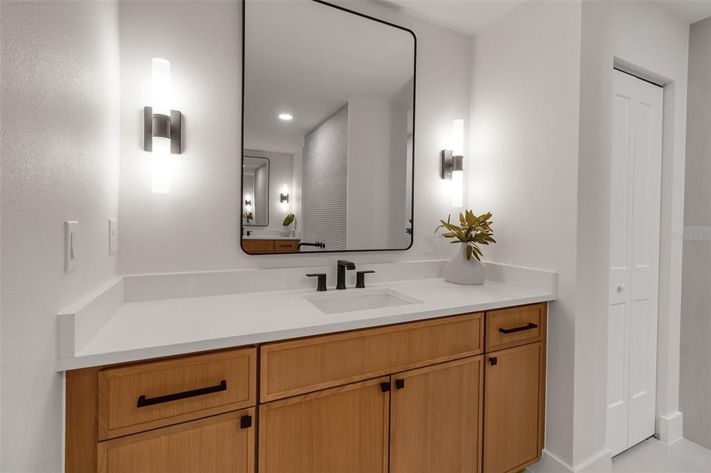 Bathroom, Dual Sink Vanities, Interior, Recessed Lighting
