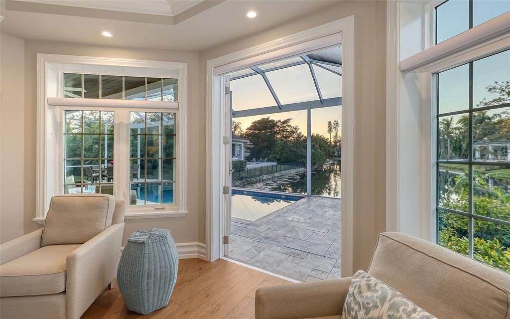 Interior, Recessed Lighting, Sun Room, Wood Texture Flooring