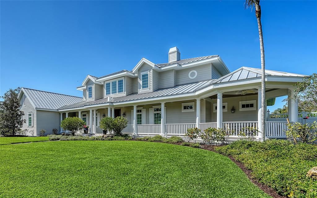 Backyard, Exterior, Facade, Farmhouse