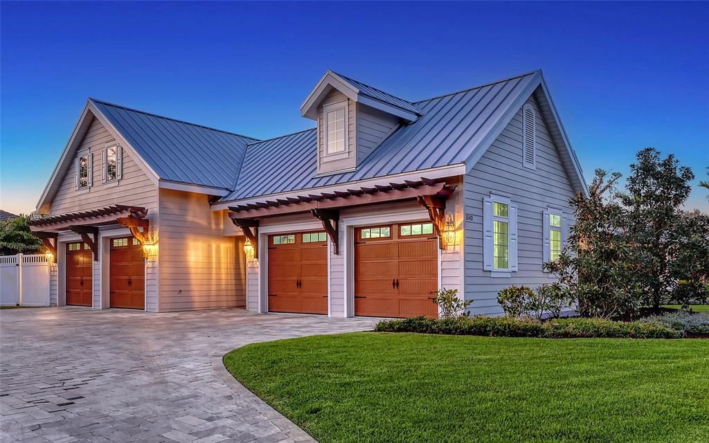 Attached, Exterior, Facade, Farmhouse