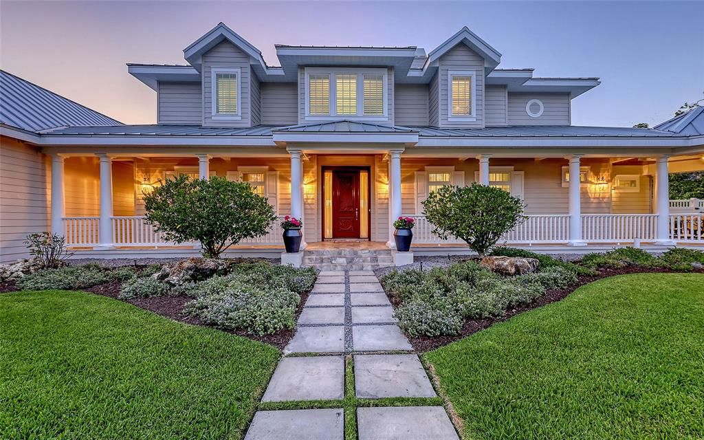 Exterior, Facade, Ranch