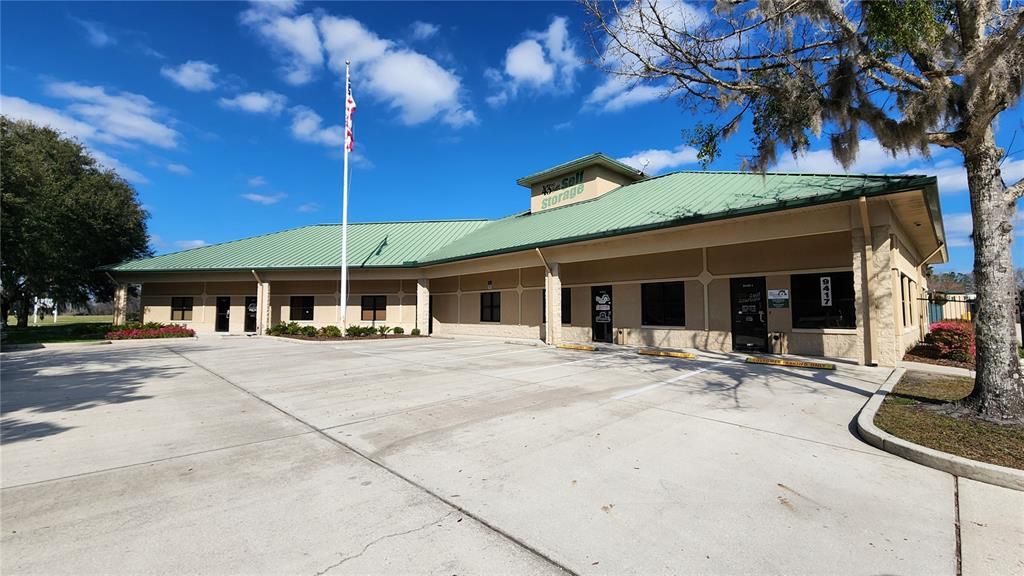 Exterior, Facade, Ranch