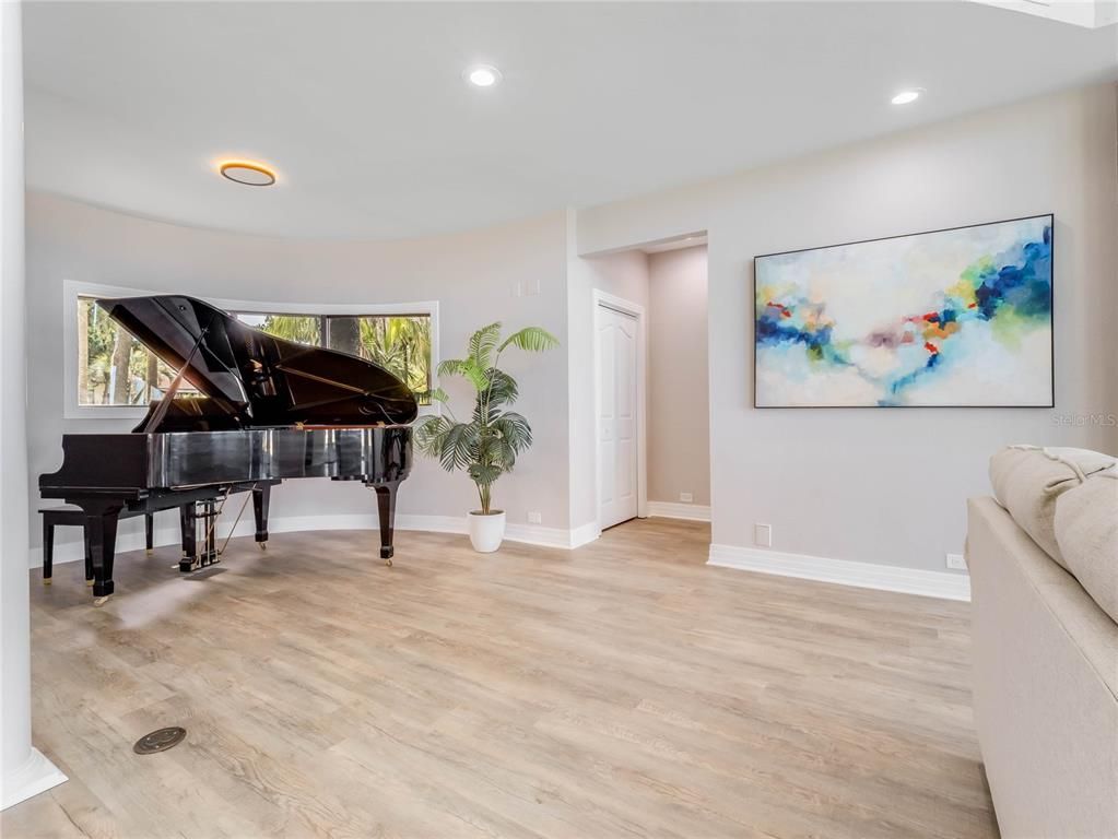 Interior, Piano, Recessed Lighting, Wood Texture Flooring