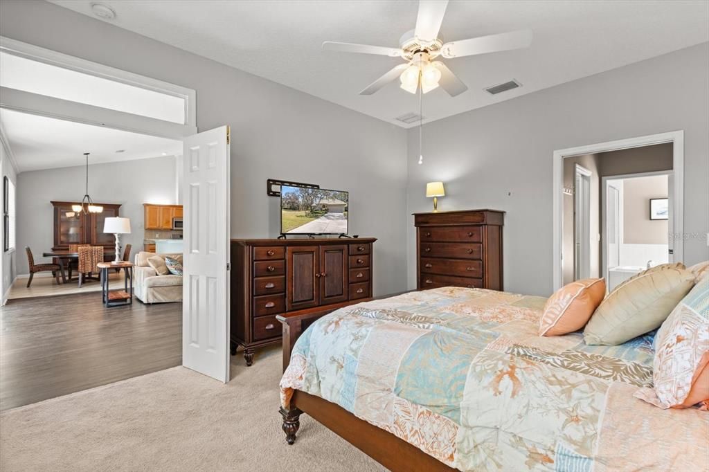 Bedroom, Dining room, Interior, Pendant Lights