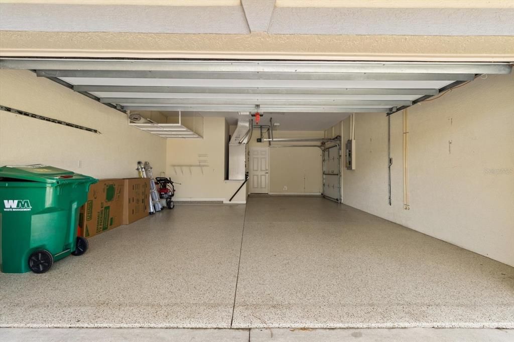 Garage, Interior