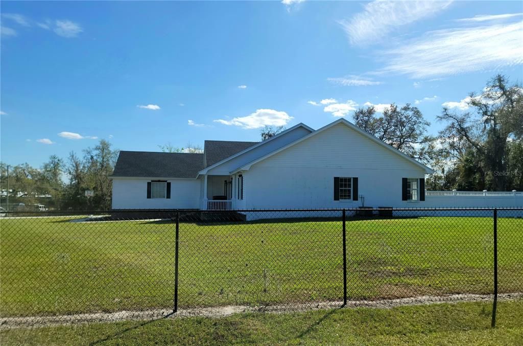 Exterior, Tennis Courts