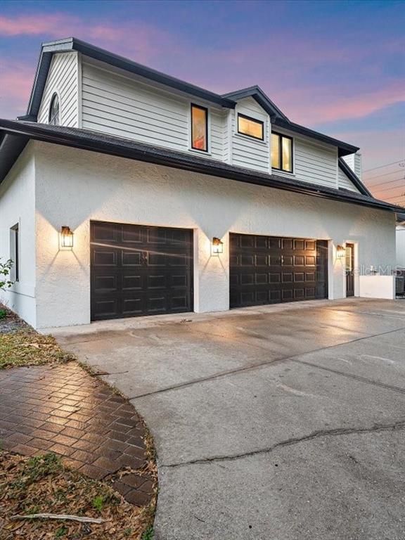 Attached, Exterior, Facade, Farmhouse