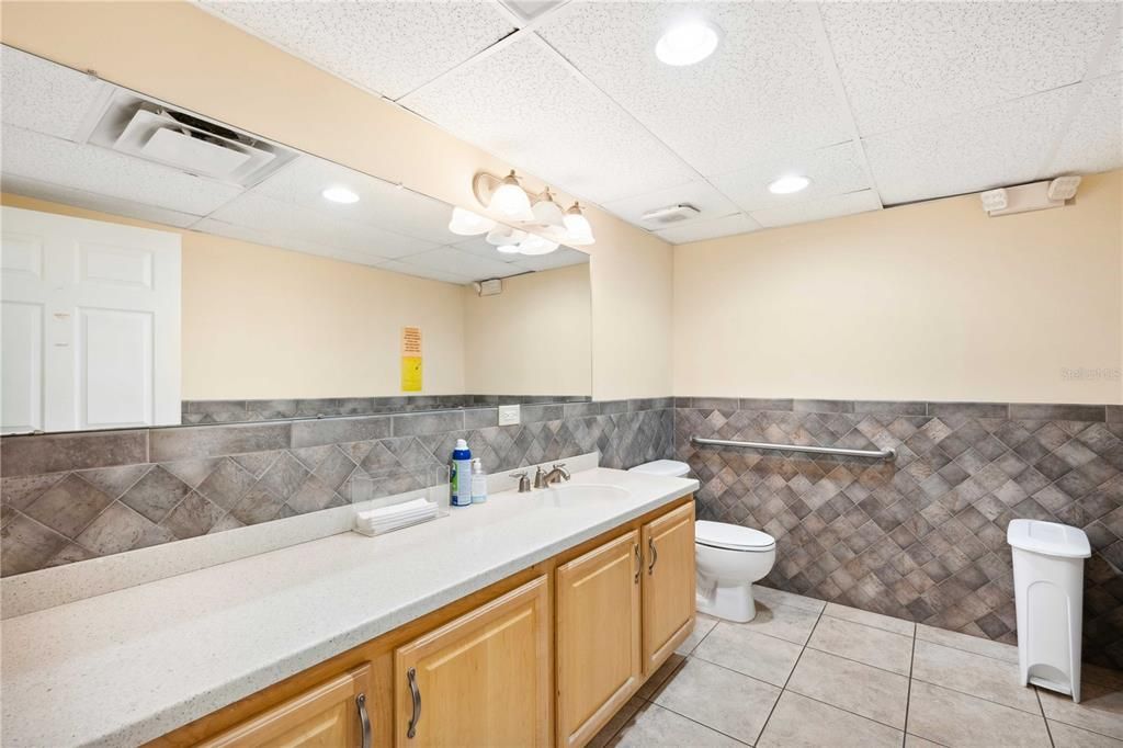Bathroom, Interior, Recessed Lighting