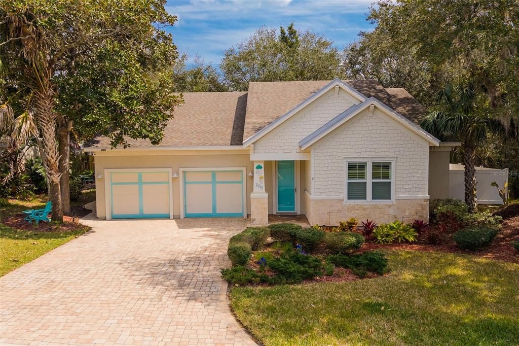 Attached, Exterior, Facade, Ranch