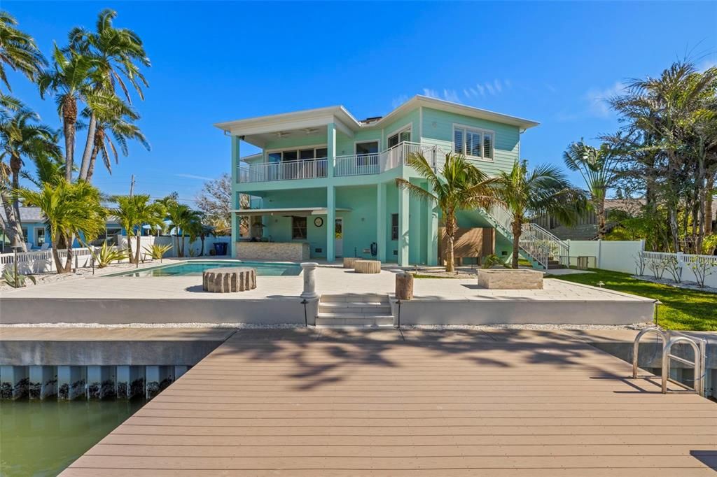 Exterior, Pool, Water