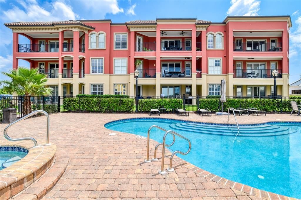 Exterior, Facade, Pool, Rowhouse
