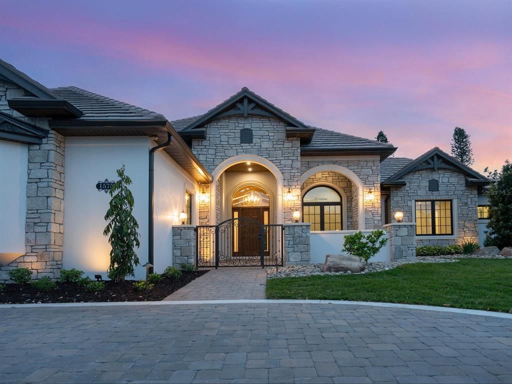 Exterior, Facade, French Provincial