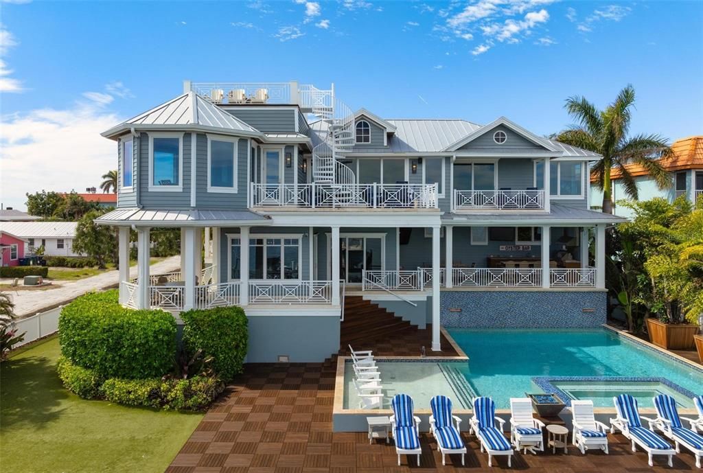 Exterior, Facade, Pool, Queen Anne Victorian