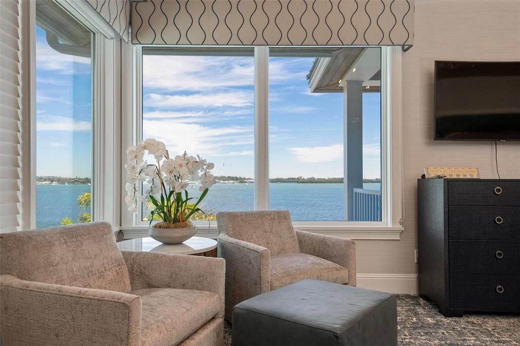 Interior, Living room, Water