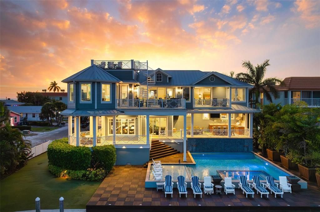 Exterior, Facade, Pool, Queen Anne Victorian