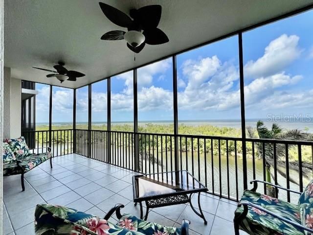 Interior, Sun Room, Water