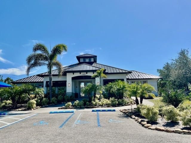 Backyard, Exterior, Facade, Ranch