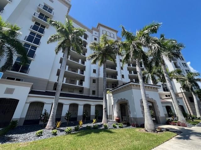 Exterior, Facade, Condo Building