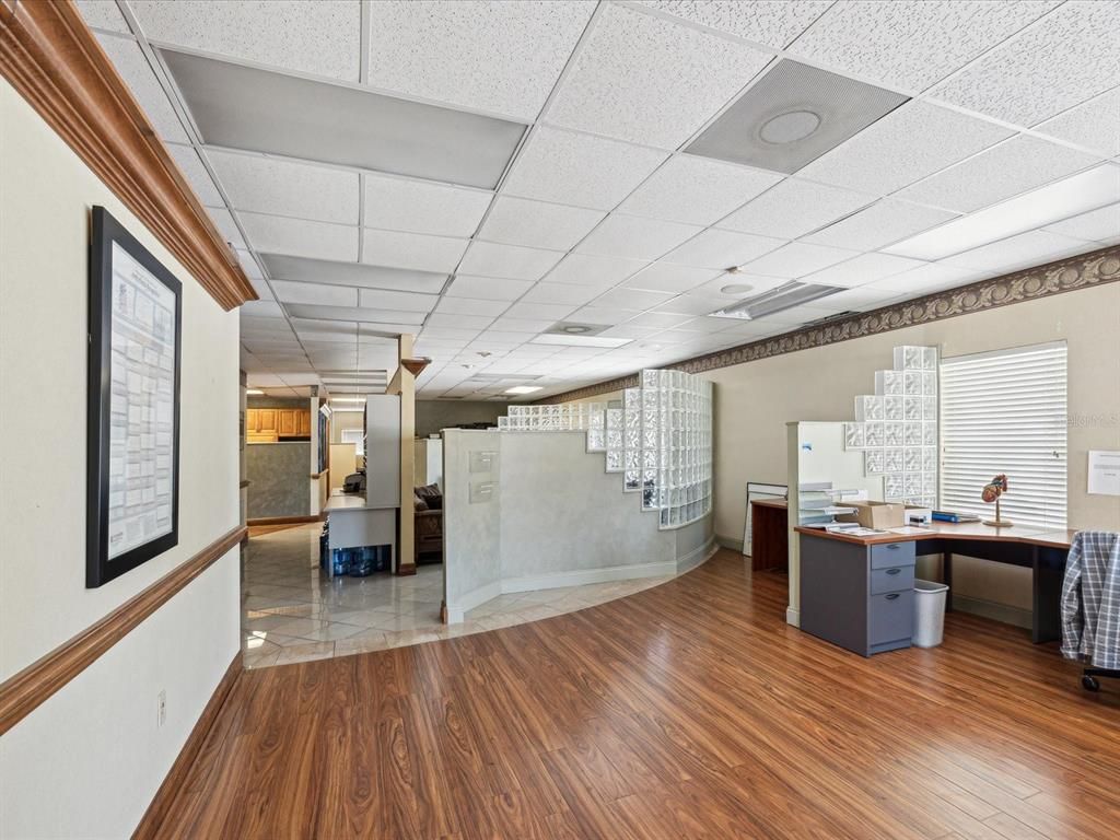 Home Office, Interior, Recessed Lighting, Wood Texture Flooring