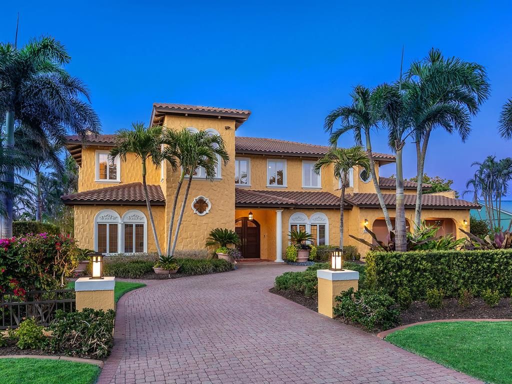 Backyard, Exterior, Facade, Mediterranean