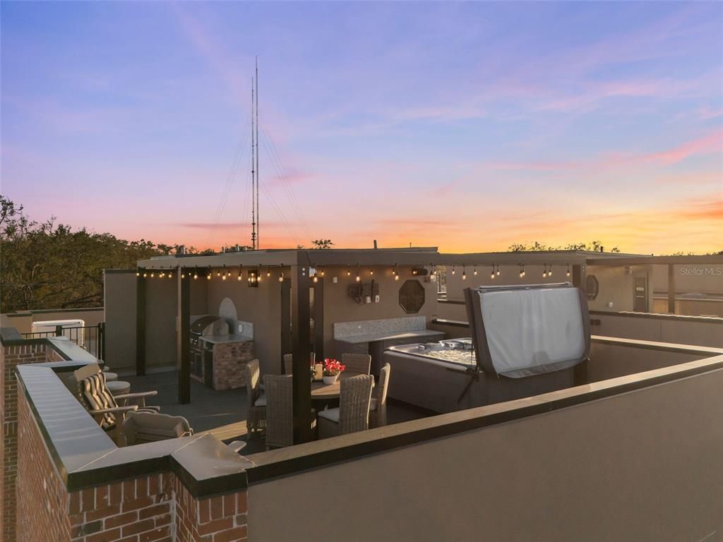 Exterior, Outdoor Kitchen