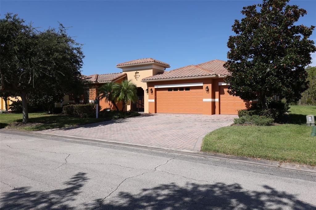 Attached, Exterior, Facade, Mediterranean