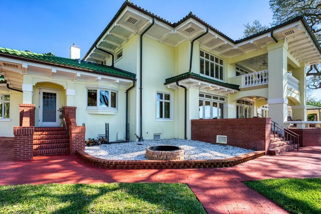 Backyard, Exterior