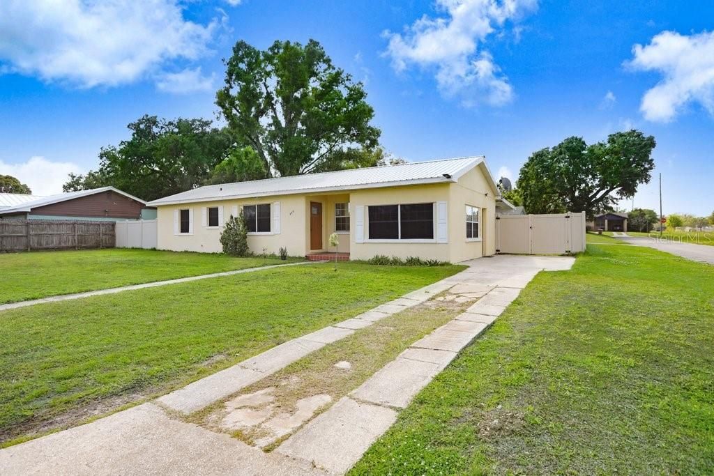 Backyard, Exterior, Facade, Ranch