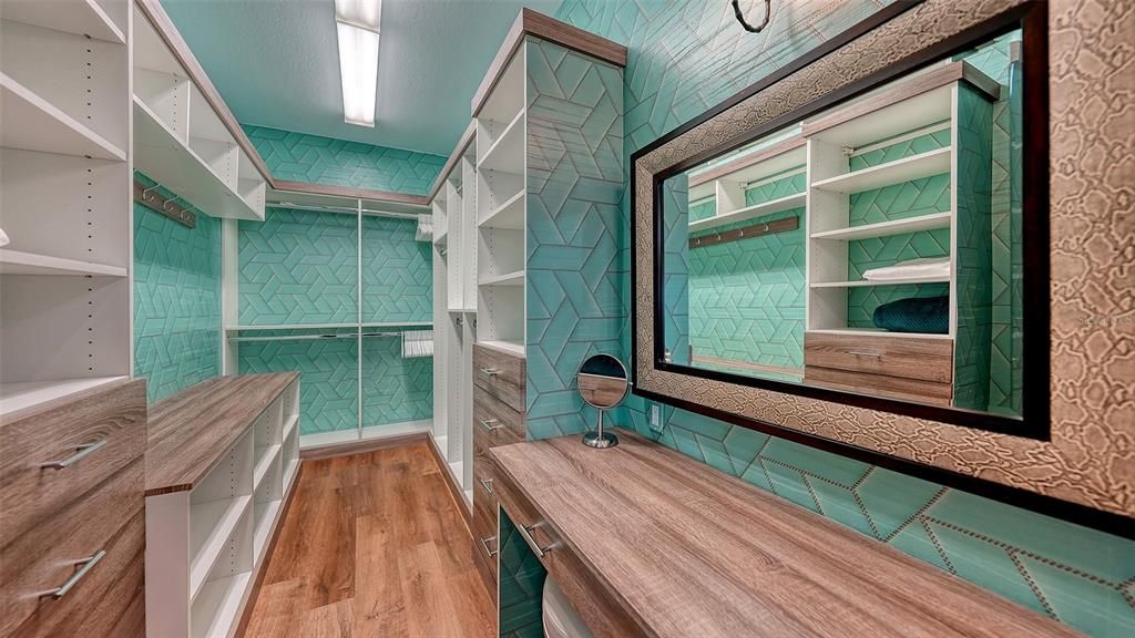 Interior, Walk-in Closets, Wood Texture Flooring