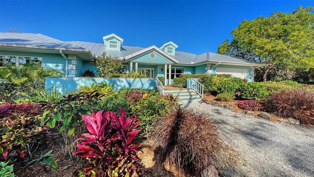 Attached, Exterior, Facade, Ranch