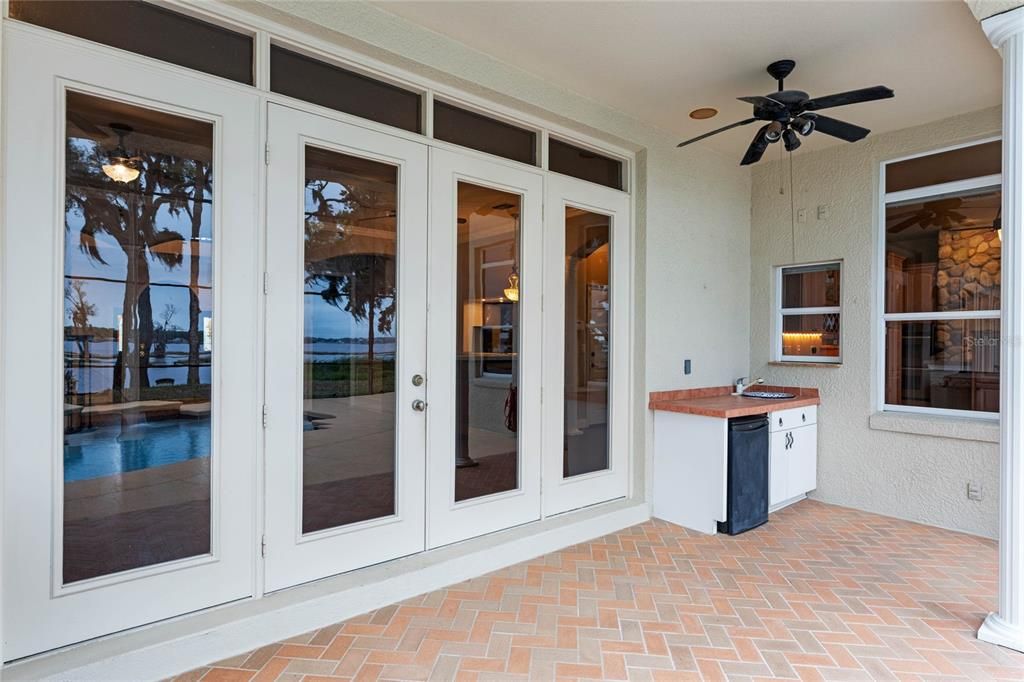 Exterior, Outdoor Kitchen