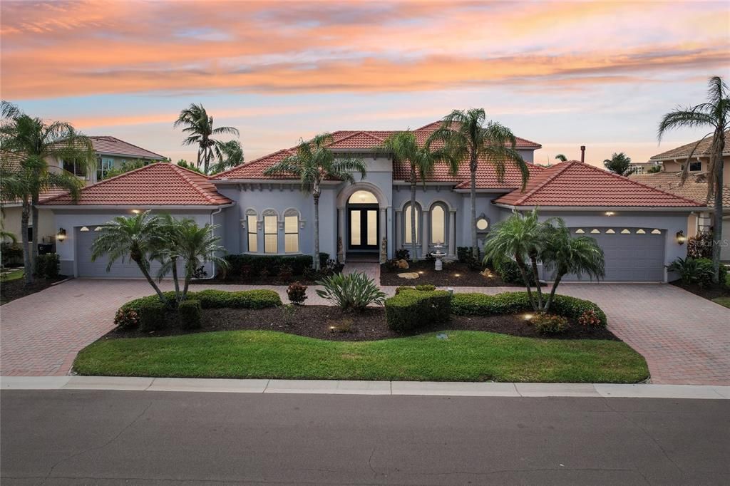 Attached, Exterior, Facade, Mediterranean