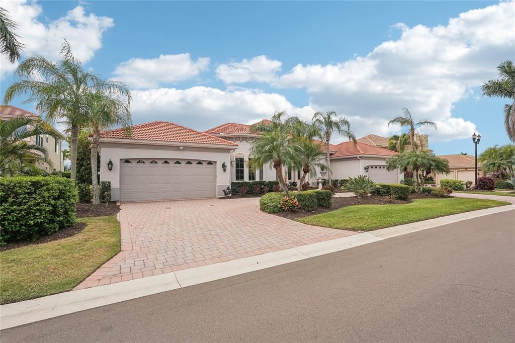 Attached, Exterior, Facade, Mediterranean