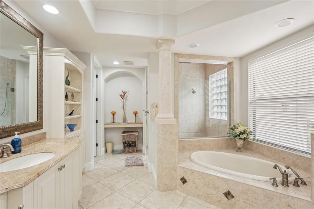 Bathroom, Dual Sink Vanities, Interior, Recessed Lighting