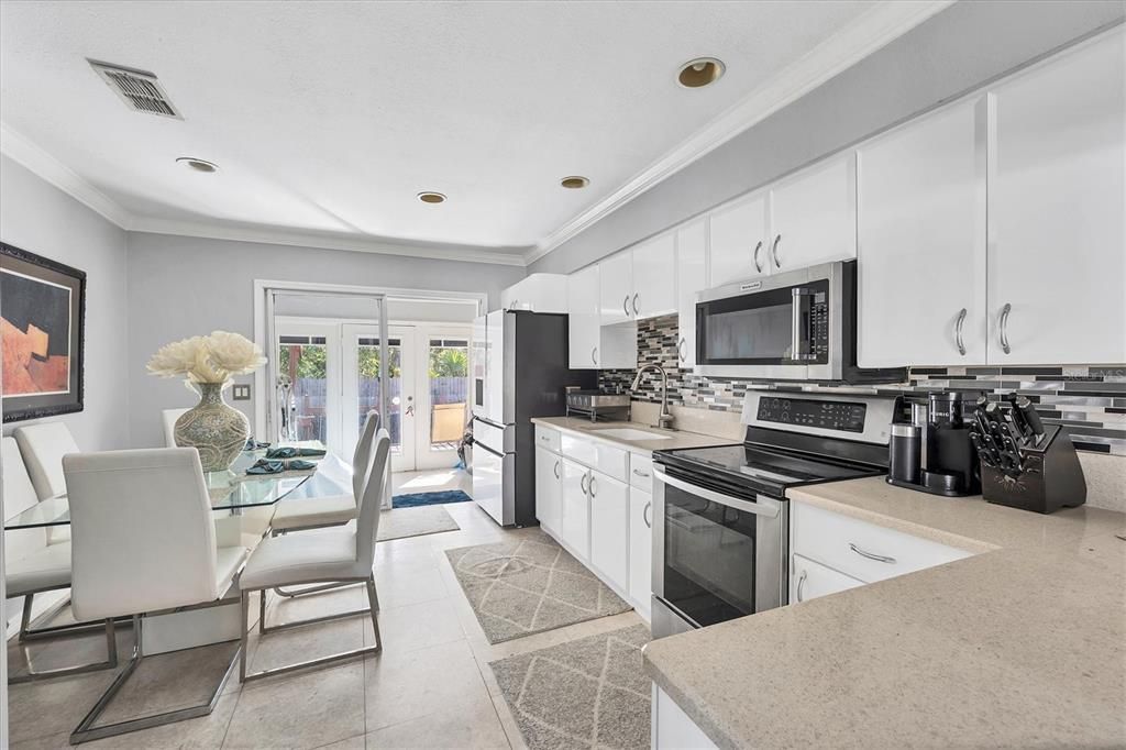Dining room, Interior, Kitchen, Recessed Lighting