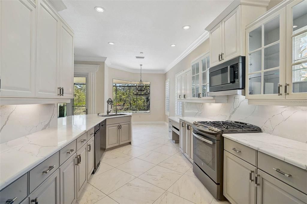 Chandelier, Interior, Kitchen, Marble, Marble Walls, Recessed Lighting
