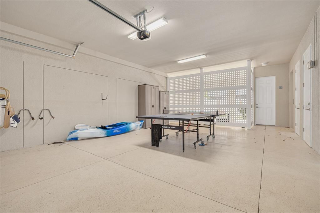 Game Room, Interior