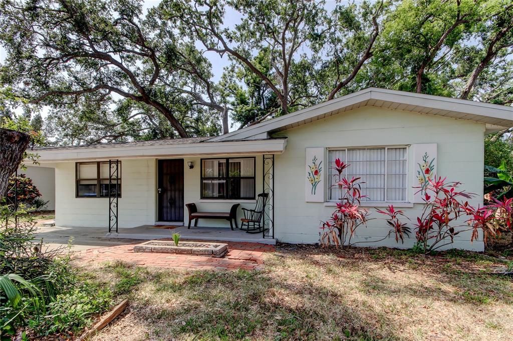Exterior, Facade, Ranch