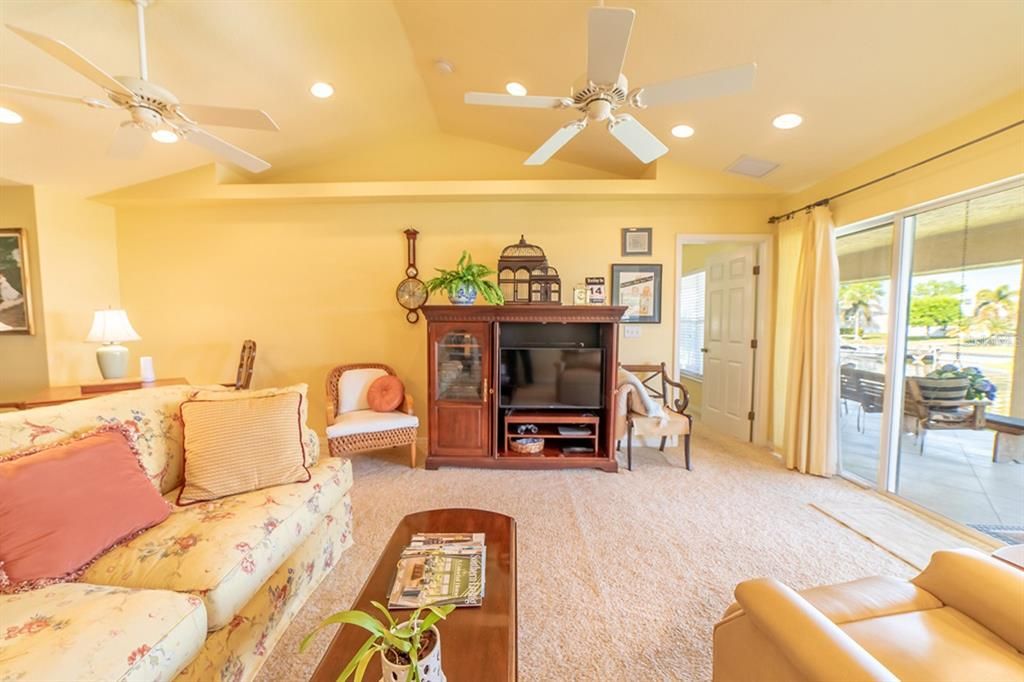 Bedroom, Interior, Living room, Recessed Lighting