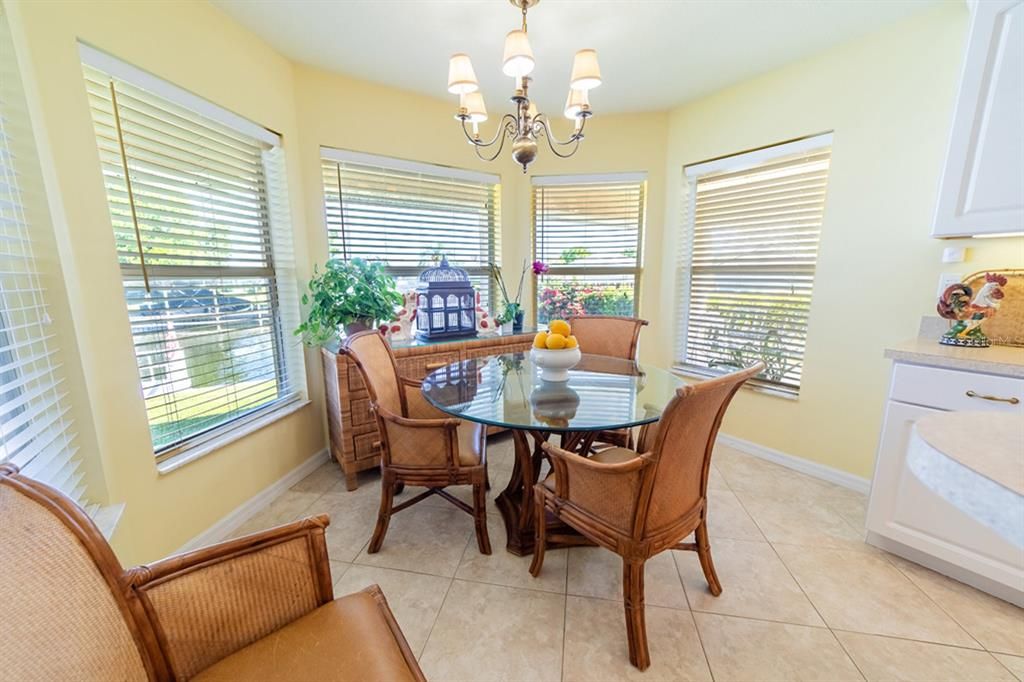 Chandelier, Dining room, Interior