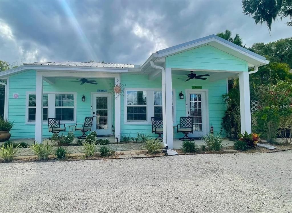 Exterior, Facade, Ranch