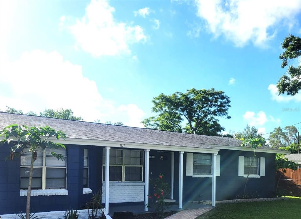 Exterior, Facade, Ranch