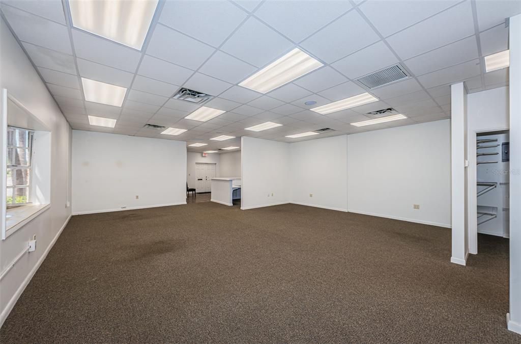 Empty room, Interior, Recessed Lighting