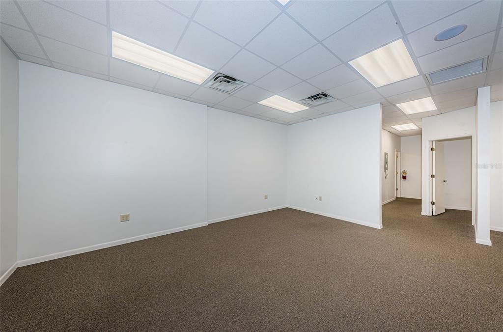 Empty room, Interior, Recessed Lighting