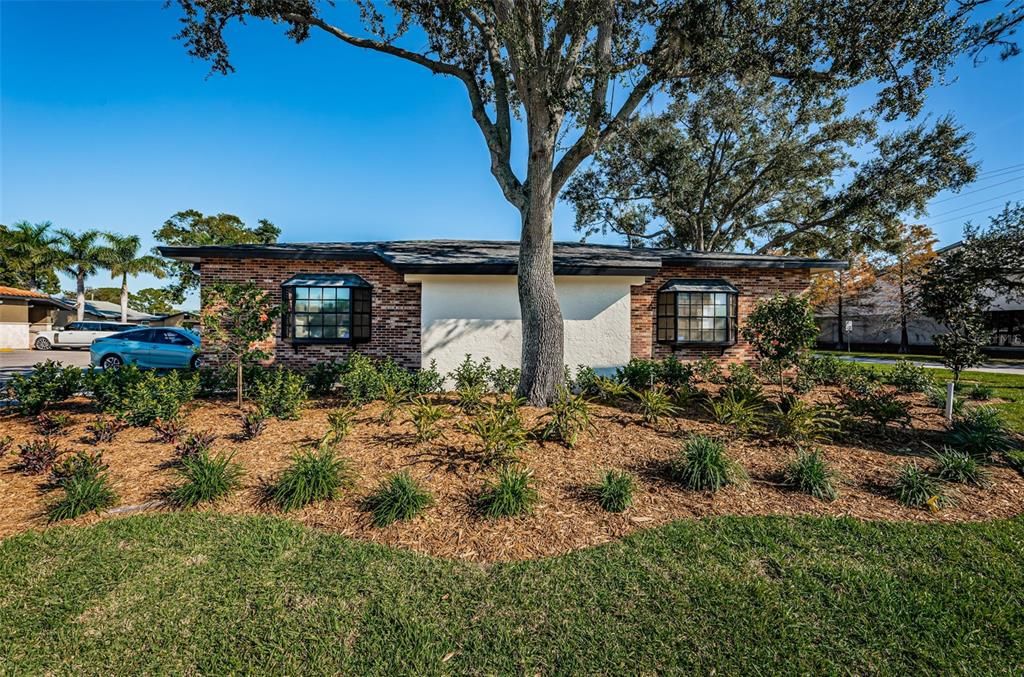 Attached, Exterior, Facade, Brick Facade, Ranch