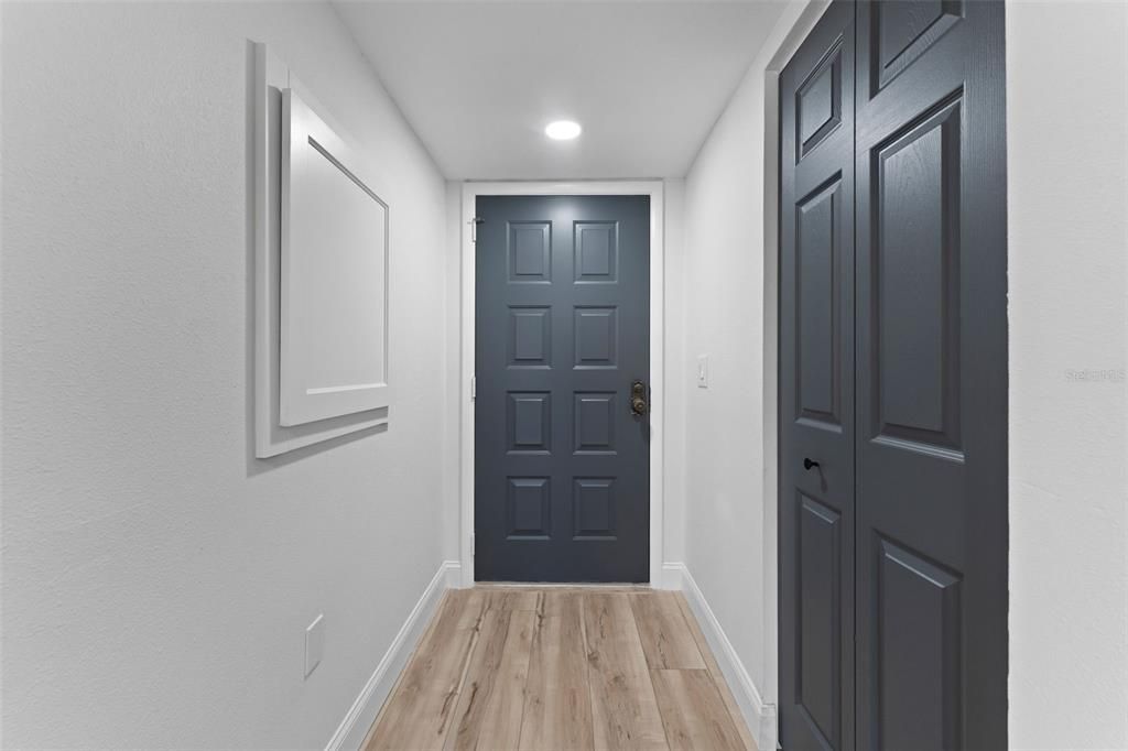 Interior, Recessed Lighting, Wood Texture Flooring