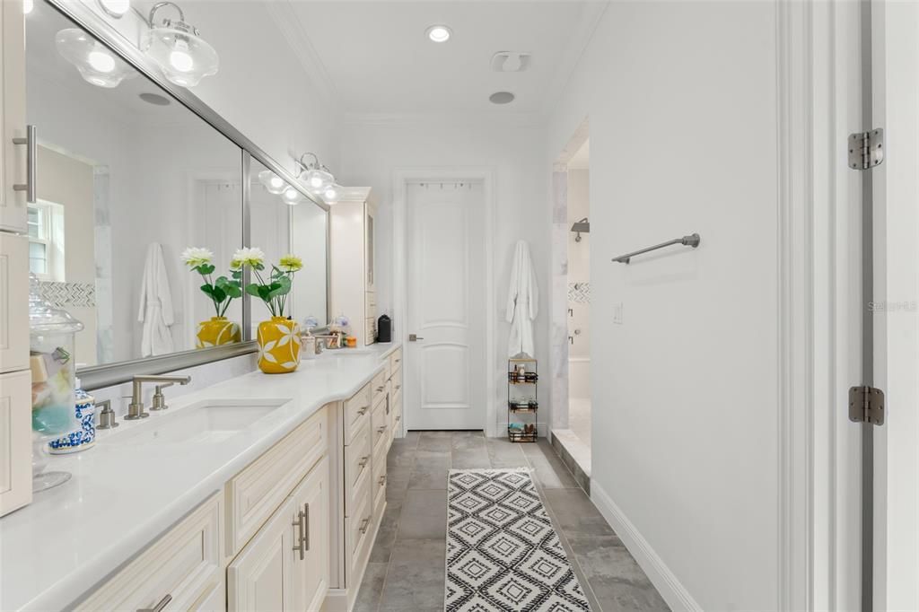 Bathroom, Dual Sink Vanities, Interior, Recessed Lighting
