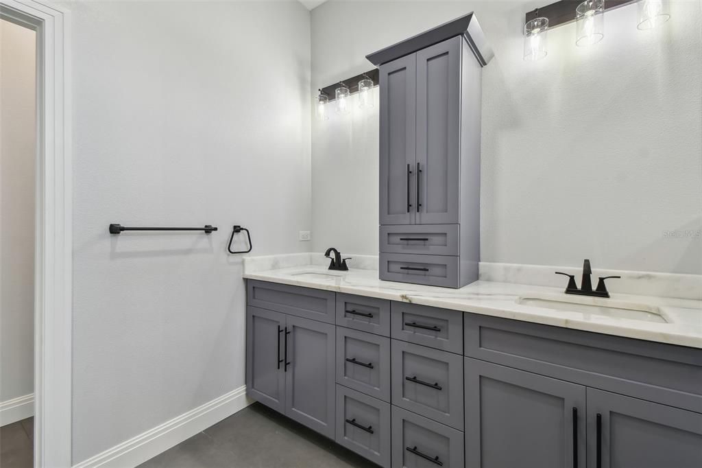 Bathroom, Dual Sink Vanities, Interior