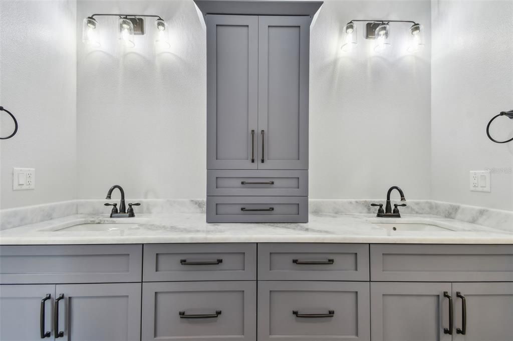 Bathroom, Dual Sink Vanities, Interior